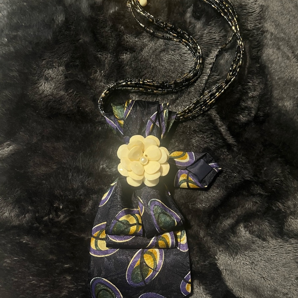 Elegant Floral Pendant Necklace